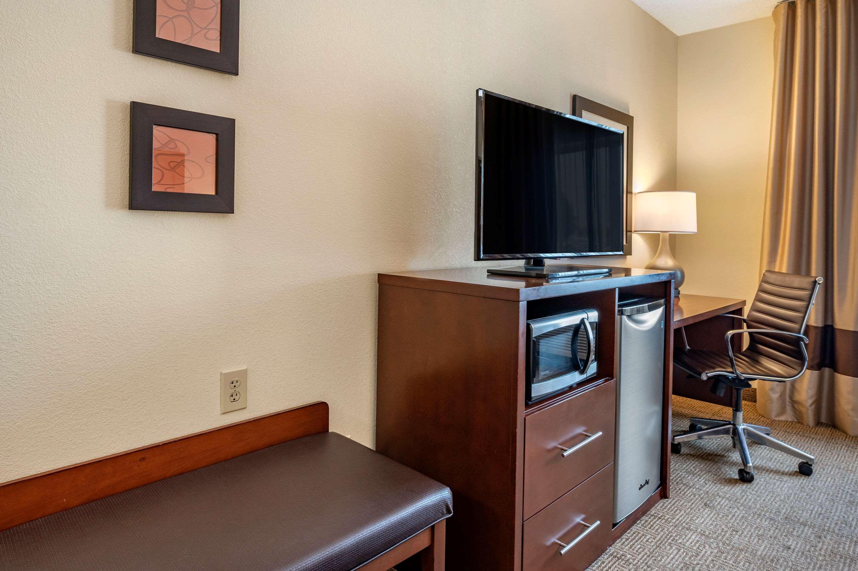 Comfort Suites Columbus West - Hilliard Εξωτερικό φωτογραφία