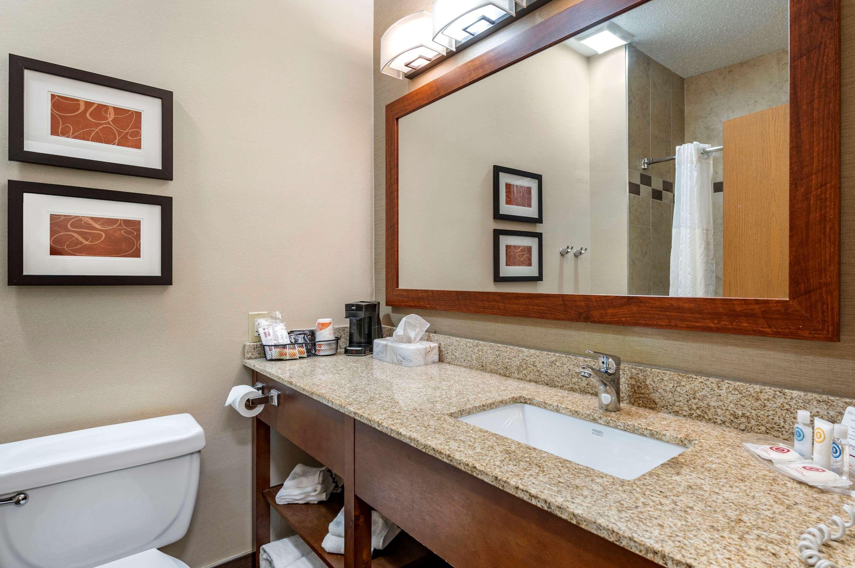 Comfort Suites Columbus West - Hilliard Εξωτερικό φωτογραφία